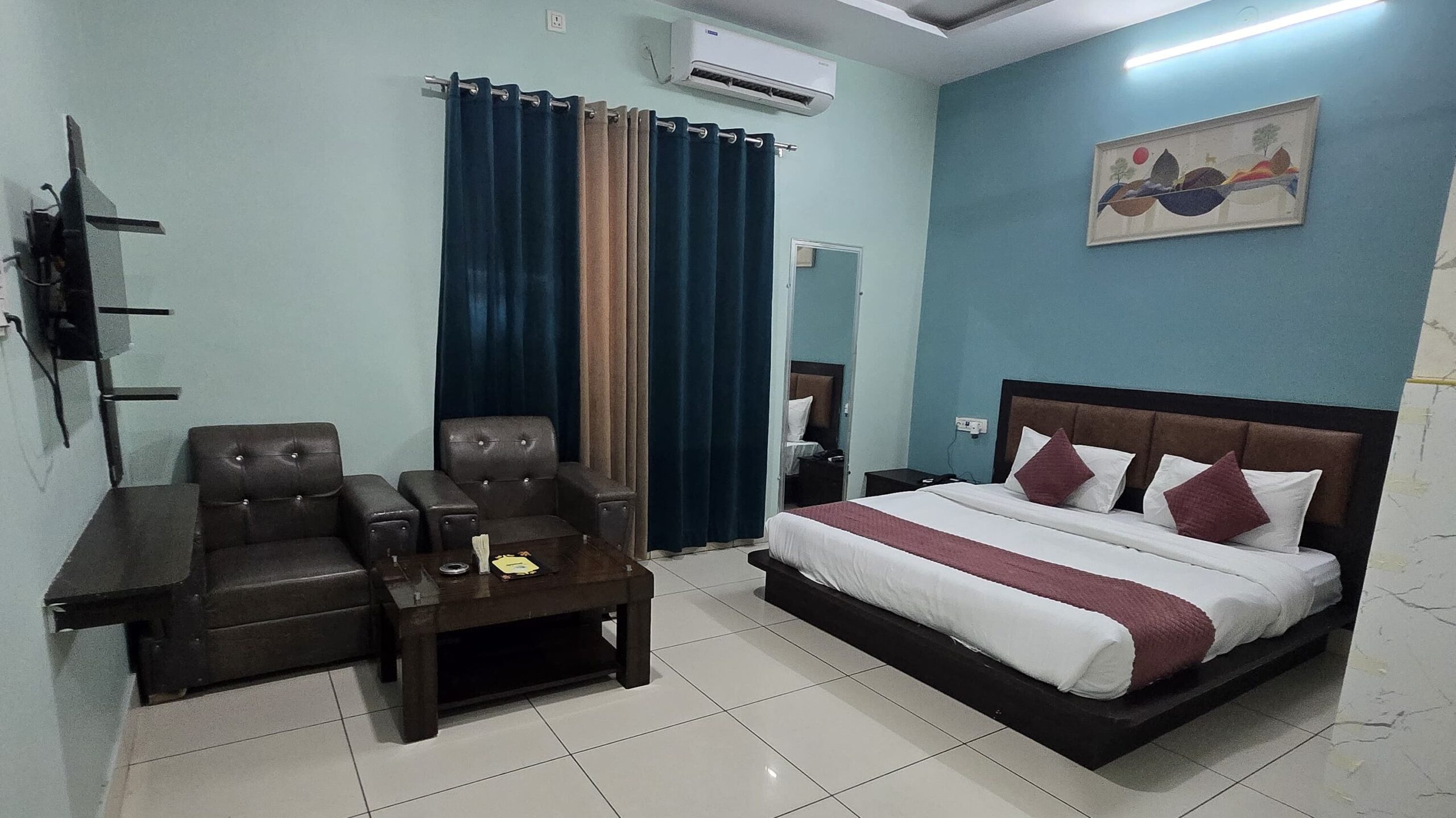 Hotel Room for Family Near Kaithal