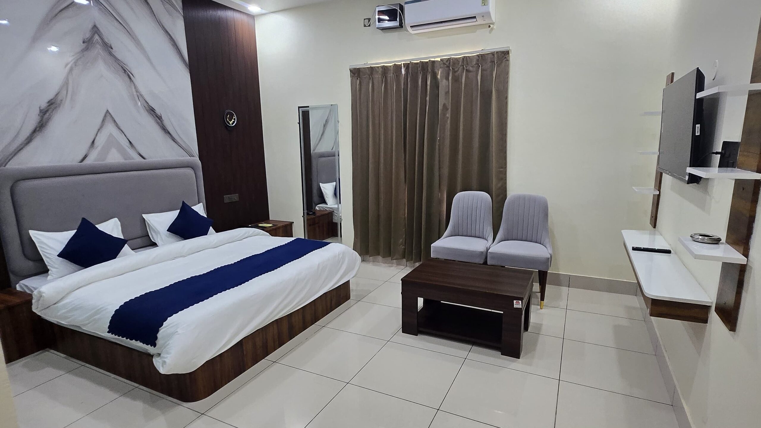 Hotel Room for Family Near Kaithal
