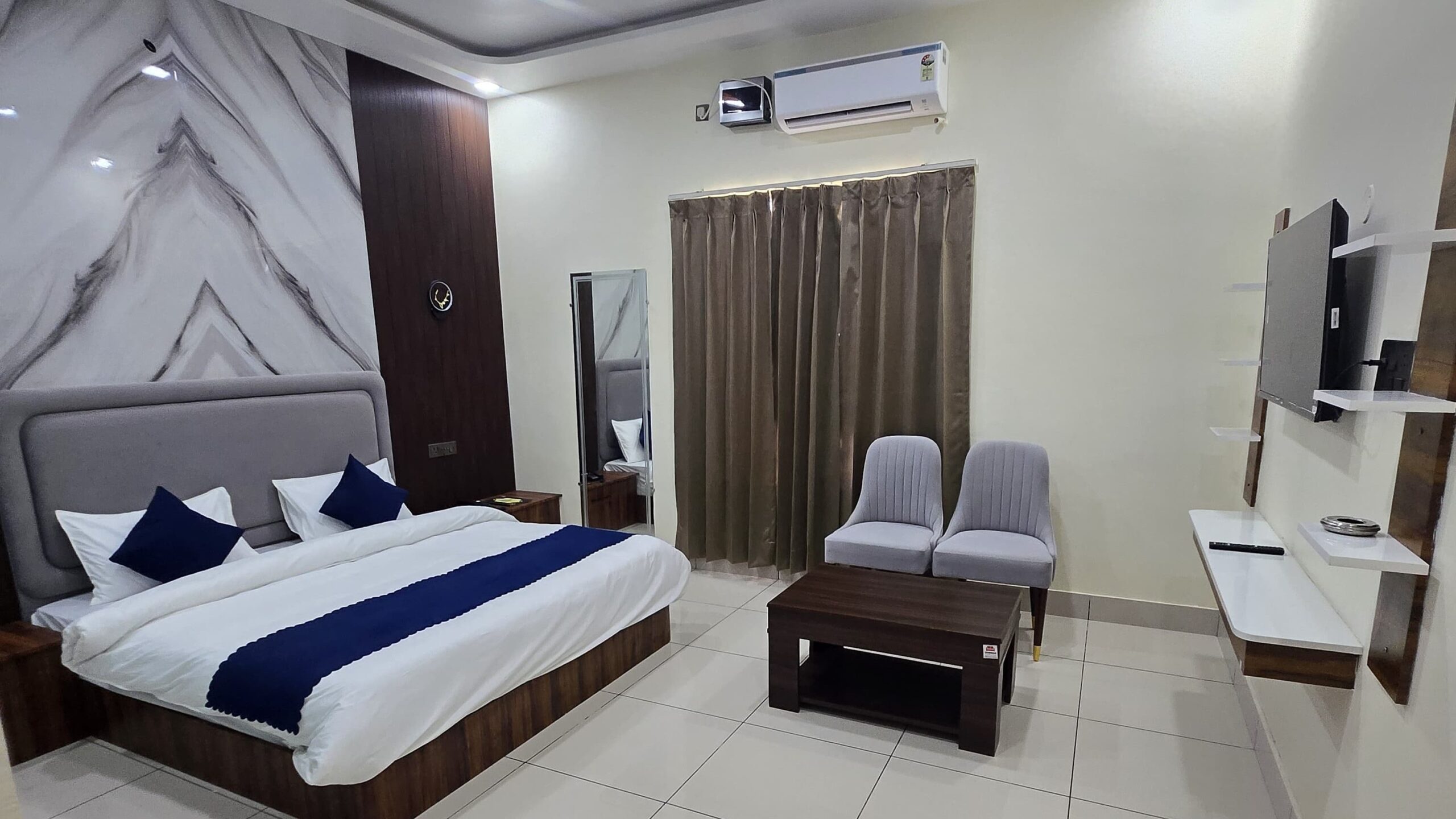 Hotel Room for Family Near Kaithal