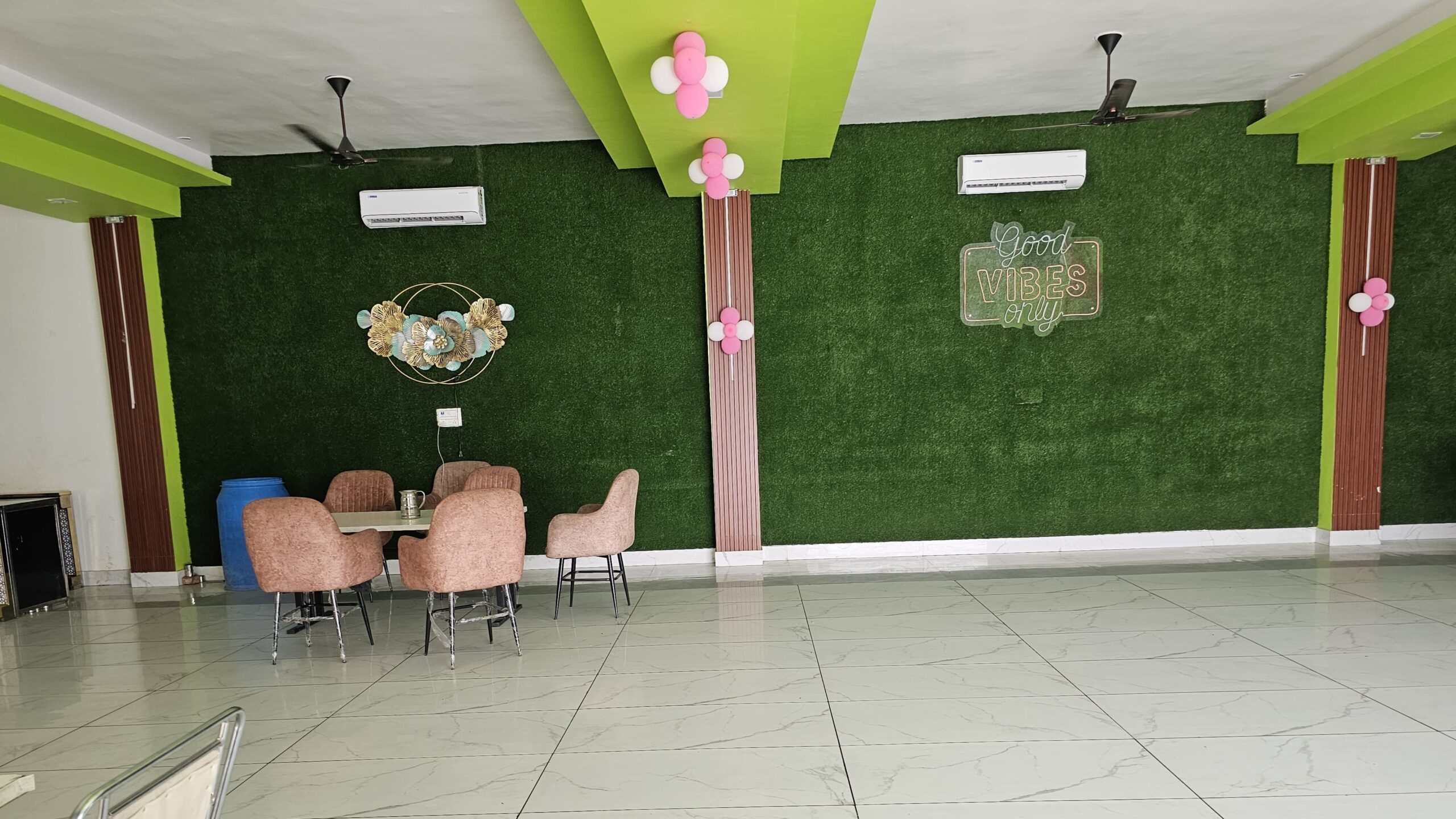 White Rose Resorts hall