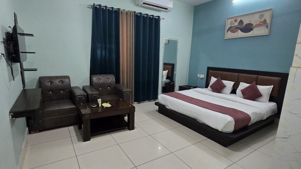 Hotel Room for Family Near Kaithal